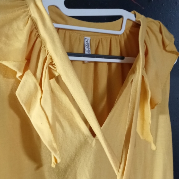 Cute yellow tank - Picture 5 of 6